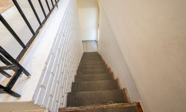 CASA DE 3 DORM. QUINCHO Y COCHERA EN VENTA
