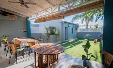 CASA DE 3 DORM. QUINCHO Y COCHERA EN VENTA