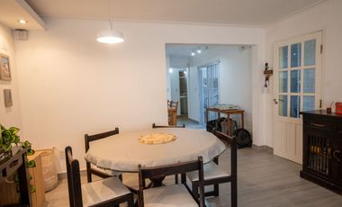 CASA DE 3 DORM. QUINCHO Y COCHERA EN VENTA