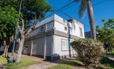 CASA DE 3 DORM. QUINCHO Y COCHERA EN VENTA