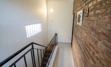 CASA DE 3 DORM. QUINCHO Y COCHERA EN VENTA