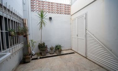 CASA DE 3 DORM. QUINCHO Y COCHERA EN VENTA