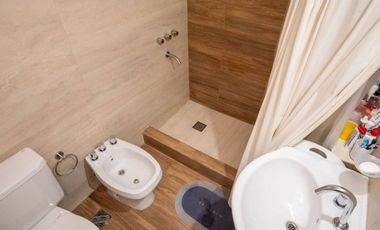 CASA DE 3 DORM. QUINCHO Y COCHERA EN VENTA