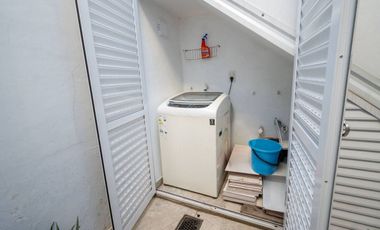 CASA DE 3 DORM. QUINCHO Y COCHERA EN VENTA