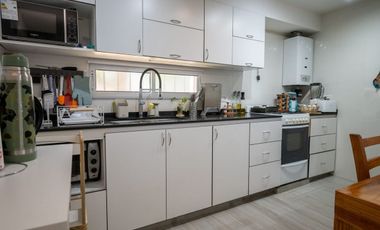 CASA DE 3 DORM. QUINCHO Y COCHERA EN VENTA