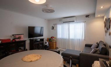 CASA DE 3 DORM. QUINCHO Y COCHERA EN VENTA