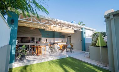CASA DE 3 DORM. QUINCHO Y COCHERA EN VENTA