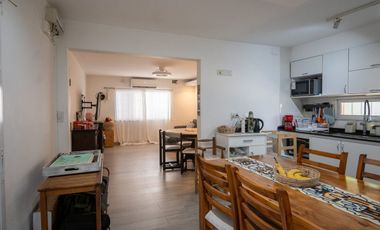 CASA DE 3 DORM. QUINCHO Y COCHERA EN VENTA