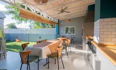 CASA DE 3 DORM. QUINCHO Y COCHERA EN VENTA