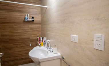 CASA DE 3 DORM. QUINCHO Y COCHERA EN VENTA