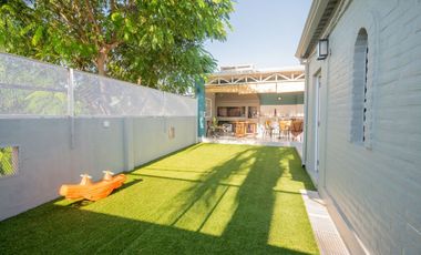 CASA DE 3 DORM. QUINCHO Y COCHERA EN VENTA
