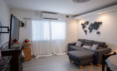 CASA DE 3 DORM. QUINCHO Y COCHERA EN VENTA