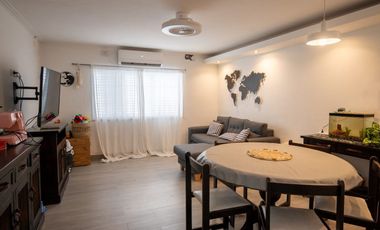 CASA DE 3 DORM. QUINCHO Y COCHERA EN VENTA