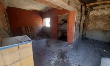 Venta casa interna a refaccionar o demoler.