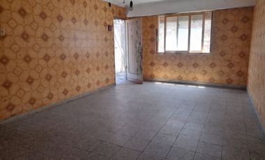 Venta casa interna a refaccionar o demoler.