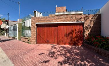 VENTA CASA CIUDAD DE MZA IDEAL VIVIENDA O COMERCIO