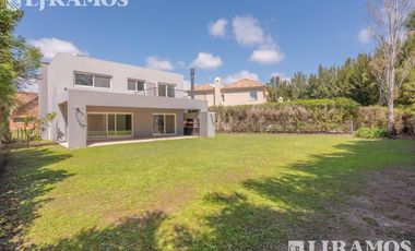 Casa con 3 dormitorios en venta  en Los Sauces - Nordelta