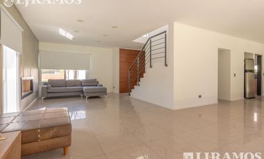 Casa con 3 dormitorios en venta  en Los Sauces - Nordelta