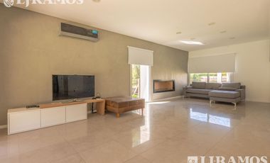 Casa con 3 dormitorios en venta  en Los Sauces - Nordelta