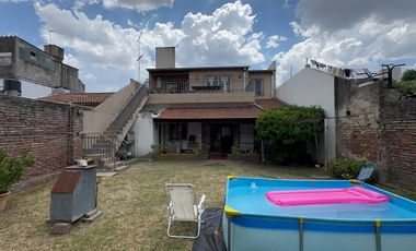 Casa para dos familias en Morón Sur