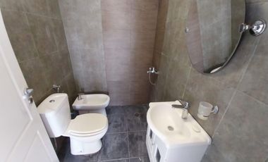 Departamento 1 y 1/2 amb al frente por escalera