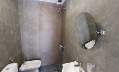 Departamento 1 y 1/2 amb al frente por escalera