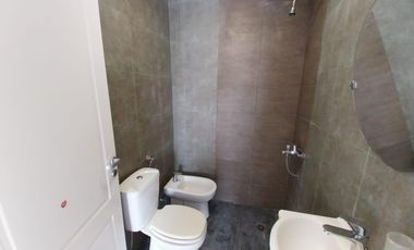 Departamento 1 y 1/2 amb al frente por escalera