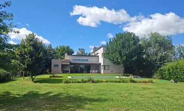 Chacras de la Reserva - Casa en venta de 4 dormitorios sobre lote de 2.000 m2