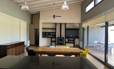 Chacras de la Reserva - Casa en venta de 4 dormitorios sobre lote de 2.000 m2