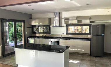 Chacras de la Reserva - Casa en venta de 4 dormitorios sobre lote de 2.000 m2