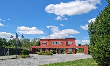 Chacras de la Reserva - Casa en venta de 4 dormitorios sobre lote de 2.000 m2