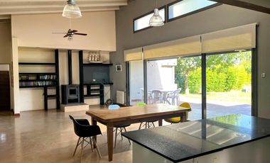 Chacras de la Reserva - Casa en venta de 4 dormitorios sobre lote de 2.000 m2