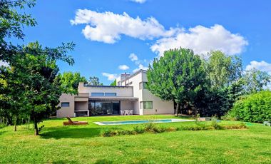 Chacras de la Reserva - Casa en venta de 4 dormitorios sobre lote de 2.000 m2