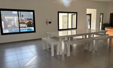 Departamento en venta 3 ambientes con jardin - Cañada village III