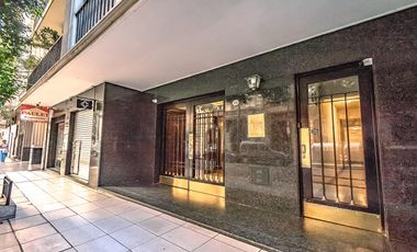 Plaza Vicente Lopez - Piso alto en Contrafrente a pulmón abierto - SUPER LUMINOSO - SEG 24 hs.