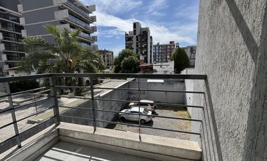 Luminoso departamento con balcón al contrafrente en Morón