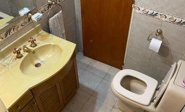 Casa en  Lomas de Zamora, duplex,  2 dormitorios, fondo libre