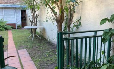 Casa en  Lomas de Zamora, duplex,  2 dormitorios, fondo libre