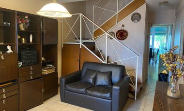 Casa en  Lomas de Zamora, duplex,  2 dormitorios, fondo libre