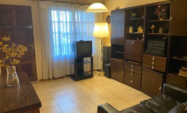 Casa en  Lomas de Zamora, duplex,  2 dormitorios, fondo libre