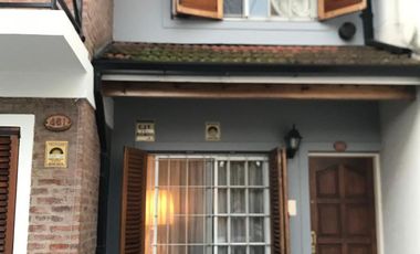 Casa en  Lomas de Zamora, duplex,  2 dormitorios, fondo libre