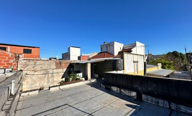 CASA CON GALPON