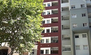 DEPARTAMENTO 3 AMBIENTES DE CATEGORÍA, AL FRENTE BALCON Y VISTA ABIERTA