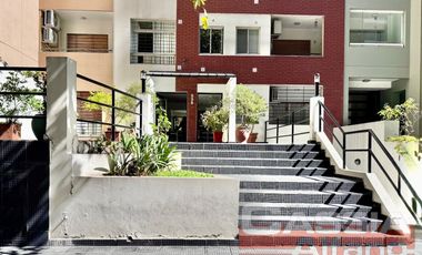 DEPARTAMENTO 3 AMBIENTES DE CATEGORÍA, AL FRENTE BALCON Y VISTA ABIERTA