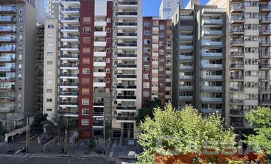 DEPARTAMENTO 3 AMBIENTES DE CATEGORÍA, AL FRENTE BALCON Y VISTA ABIERTA