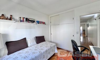 DEPARTAMENTO 3 AMBIENTES DE CATEGORÍA, AL FRENTE BALCON Y VISTA ABIERTA