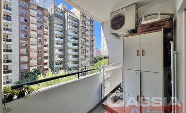 DEPARTAMENTO 3 AMBIENTES DE CATEGORÍA, AL FRENTE BALCON Y VISTA ABIERTA