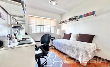 DEPARTAMENTO 3 AMBIENTES DE CATEGORÍA, AL FRENTE BALCON Y VISTA ABIERTA