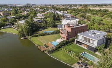 Casa a la laguna Lagos del Norte