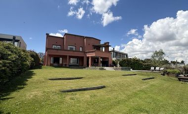 Casa a la laguna Lagos del Norte